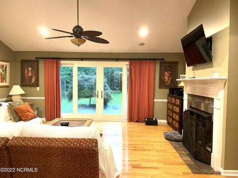 203 Hickory Ln, Hampstead, NC 28443 photo 4
