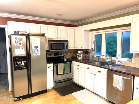203 Hickory Ln, Hampstead, NC 28443 photo 11