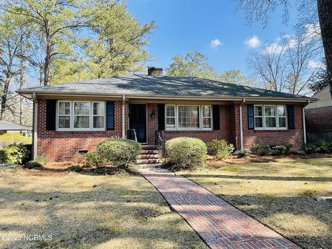 902 N Smithwick St, Williamston, NC 27892