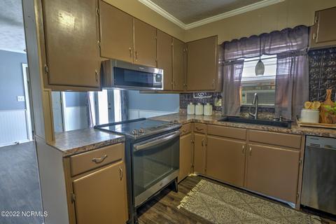 208 Beeler Ave, Hamlet, NC 28345 photo 9