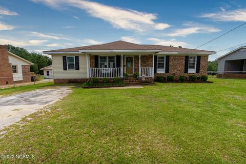 208 Beeler Ave, Hamlet, NC 28345 photo 2