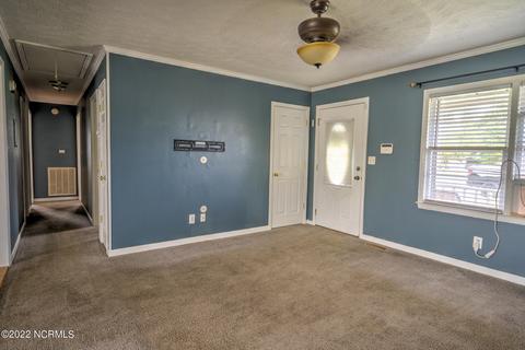 208 Beeler Ave, Hamlet, NC 28345 photo 4
