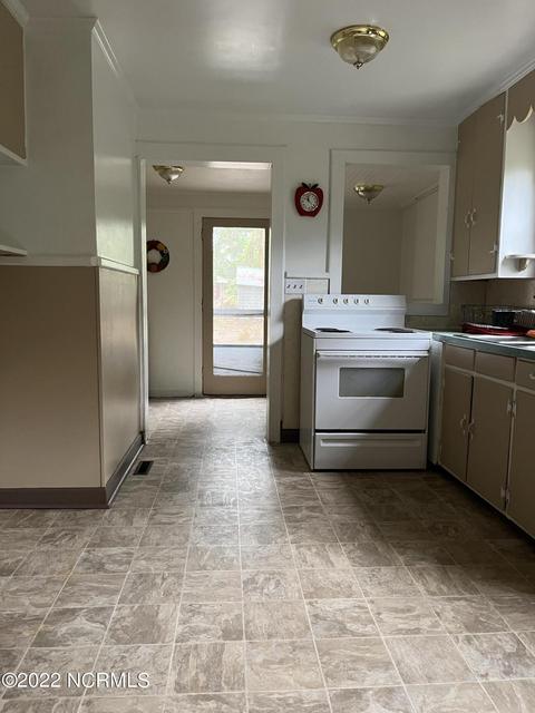304 Cherry St, Hamlet, NC 28345 photo 4