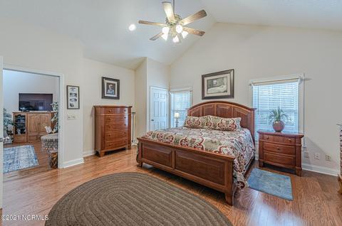 38 Oyster Point Ln, Hampstead, NC 28443 photo 16