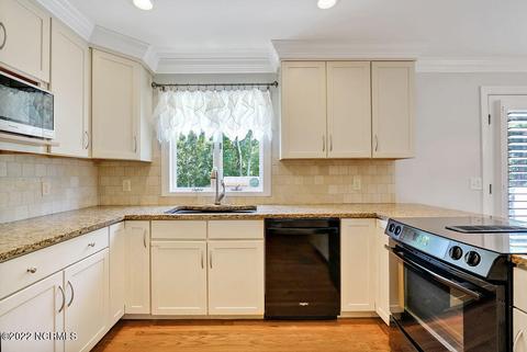 250 Mare Pond Pl, Hampstead, NC 28443 photo 9