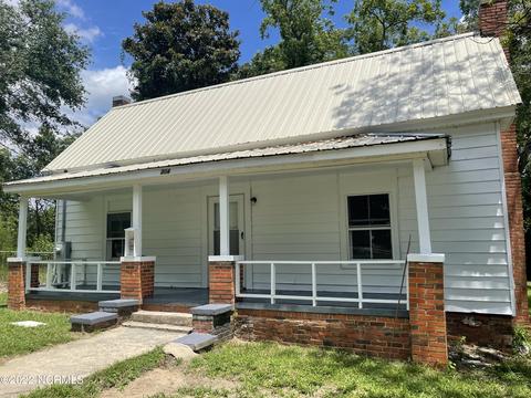 304 Monroe Ave, Hamlet, NC 28345 photo 2