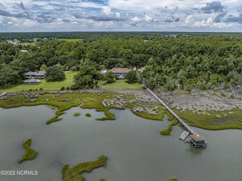 409 Cole Dr, Hampstead, NC 28443