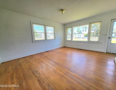 106 Hale St, Windsor, NC 27983 photo 4