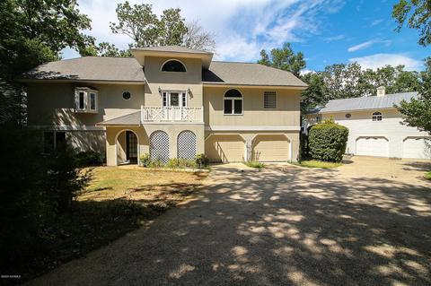 800 Elizabeth Dr, Oak Island, NC 28465
