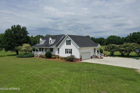 229 Frog Pond Ln, Wallace, NC 28466