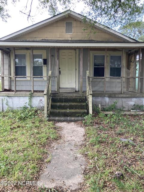732 N Lord St, Southport, NC 28461