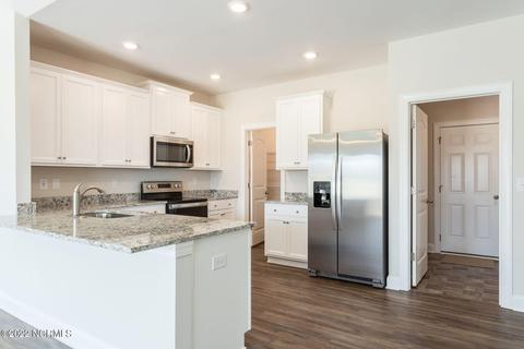 654 Poppleton Dr, Hampstead, NC 28443 photo 7