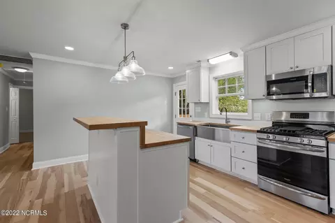 601 E 2nd St, Washington, NC 27889 photo 8
