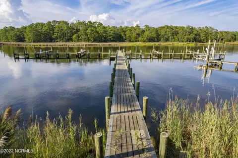 6037 Dolphin Rd, Oriental, NC 28571 photo 17