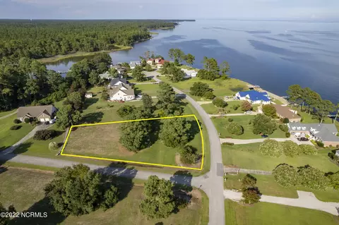 6037 Dolphin Rd, Oriental, NC 28571 photo 1