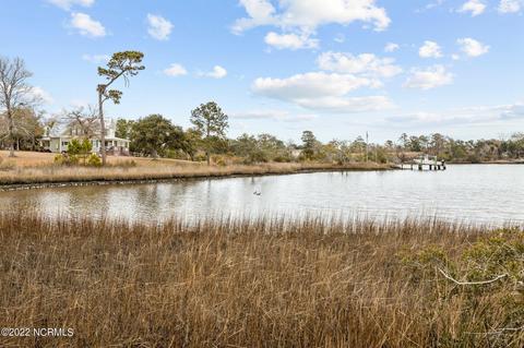 204 Ashley Pl, Swansboro, NC 28584