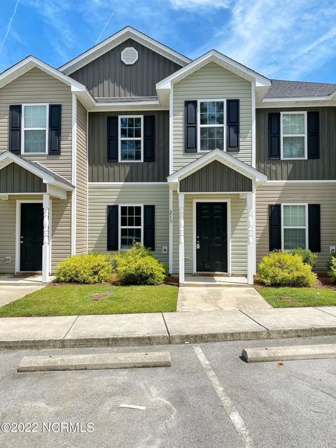 213 E Murrow Ln, Jacksonville, NC 28546 photo 1