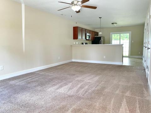 213 E Murrow Ln, Jacksonville, NC 28546 photo 4