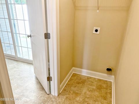 213 E Murrow Ln, Jacksonville, NC 28546 photo 9