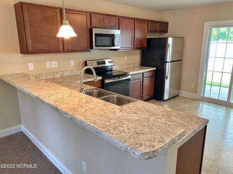213 E Murrow Ln, Jacksonville, NC 28546 photo 6