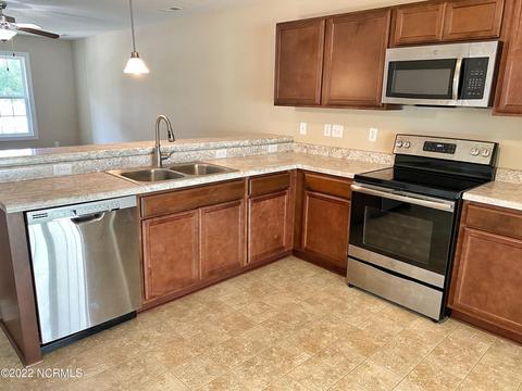 213 E Murrow Ln, Jacksonville, NC 28546 photo 7
