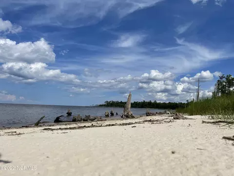 287 Garbacon Drive Dr, Beaufort, NC 28516