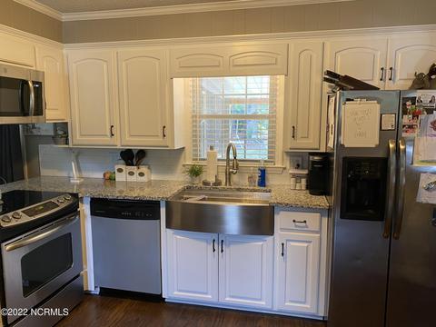 205 Deen St, Mount Olive, NC 28365 photo 7