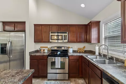 206 E Peyton Pl, Maple Hill, NC 28454 photo 11