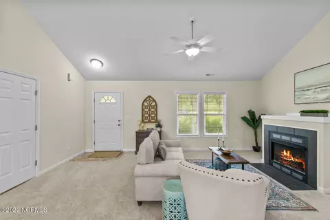 206 E Peyton Pl, Maple Hill, NC 28454 photo 3