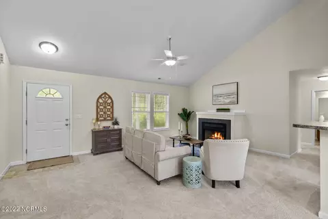 206 E Peyton Pl, Maple Hill, NC 28454 photo 4