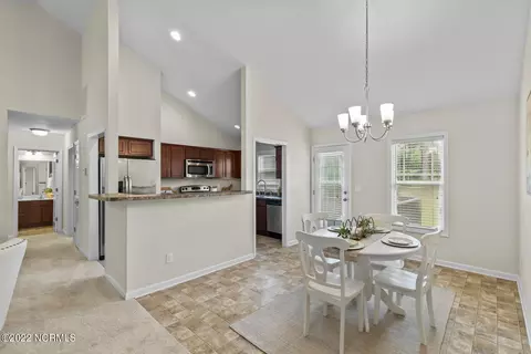 206 E Peyton Pl, Maple Hill, NC 28454 photo 9