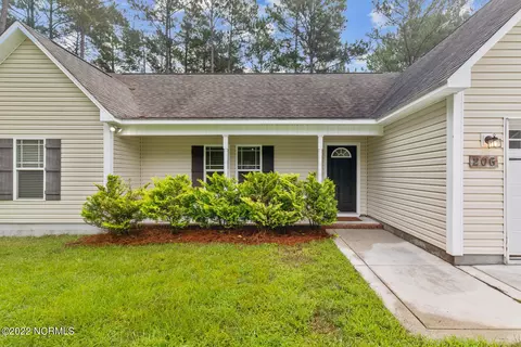 206 E Peyton Pl, Maple Hill, NC 28454 photo 2