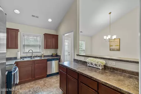 206 E Peyton Pl, Maple Hill, NC 28454 photo 13