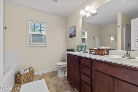 206 E Peyton Pl, Maple Hill, NC 28454 photo 27