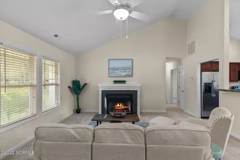 206 E Peyton Pl, Maple Hill, NC 28454 photo 6