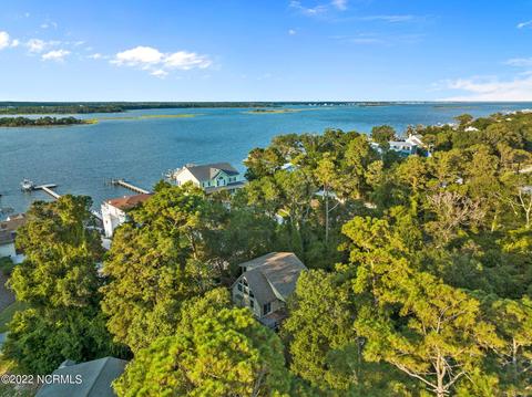7703 Sound Dr, Emerald Isle, NC 28594