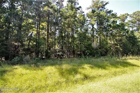 511 Becton Rd, Havelock, NC 28532 photo 2