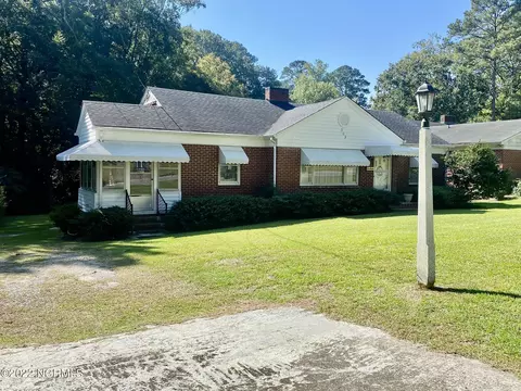 303 E Franklin St, Williamston, NC 27892 photo 3