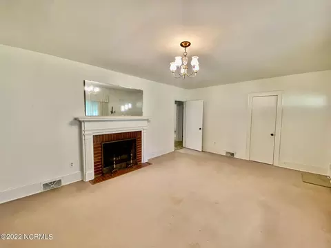 303 E Franklin St, Williamston, NC 27892 photo 11