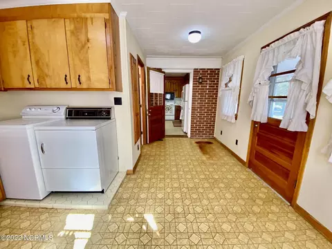 303 E Franklin St, Williamston, NC 27892 photo 24