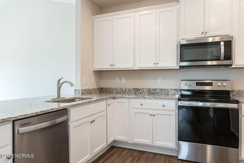 627 Poppleton Dr, Hampstead, NC 28443 photo 8