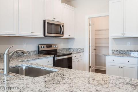 627 Poppleton Dr, Hampstead, NC 28443 photo 9