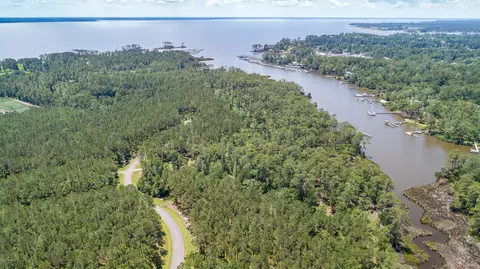 48 Madison Ave, Oriental, NC 28571