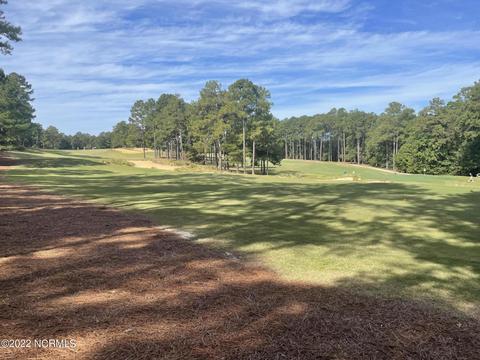 2 Kenwood Ct, Pinehurst, NC 28374