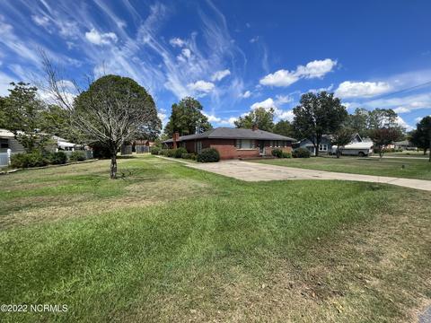 111 S Wright St, Raeford, NC 28376 photo 2