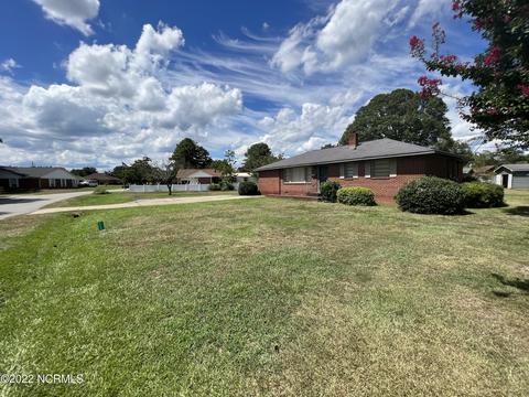 111 S Wright St, Raeford, NC 28376 photo 6