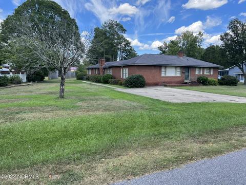 111 S Wright St, Raeford, NC 28376 photo 5