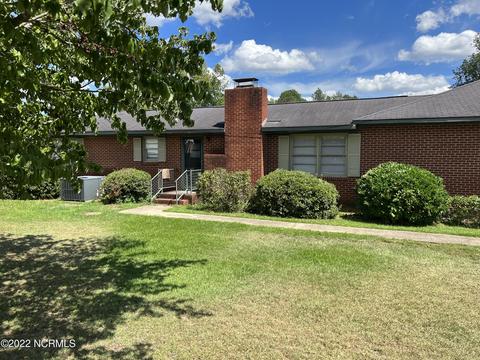 111 S Wright St, Raeford, NC 28376 photo 3