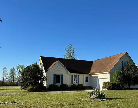 846 Wide Waters Dr, Bath, NC 27808