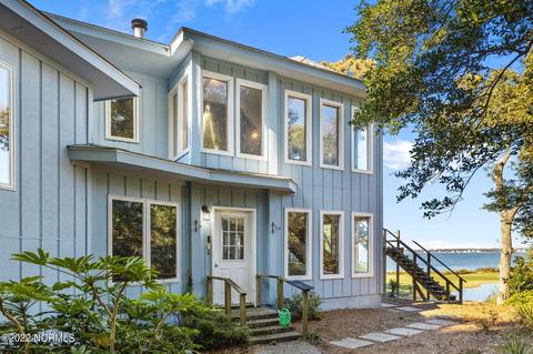 132 Oakleaf Dr, Pine Knoll Shores, NC 28512
